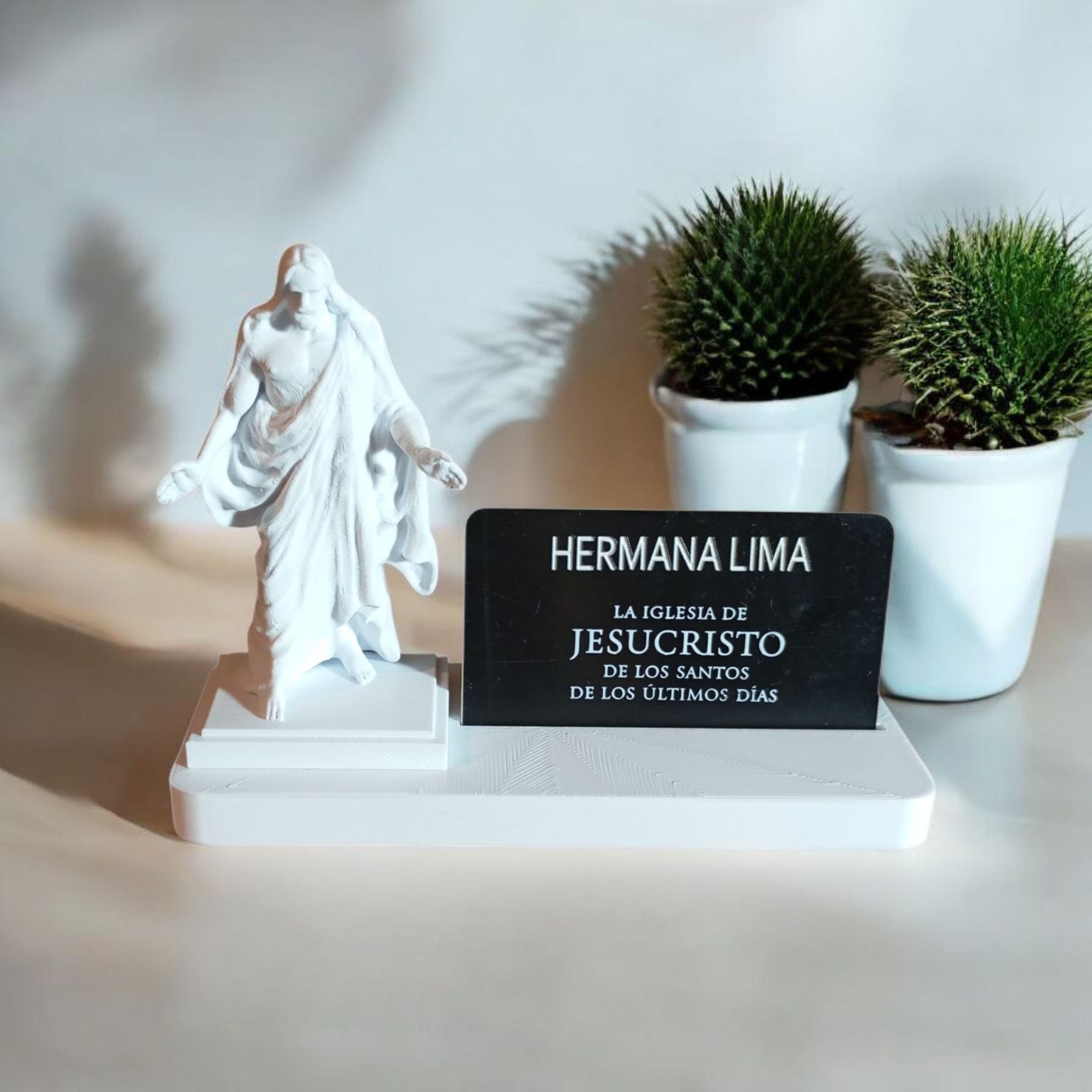 Soporte para Placa Misional con Figura de Cristo | Impreso en 3D