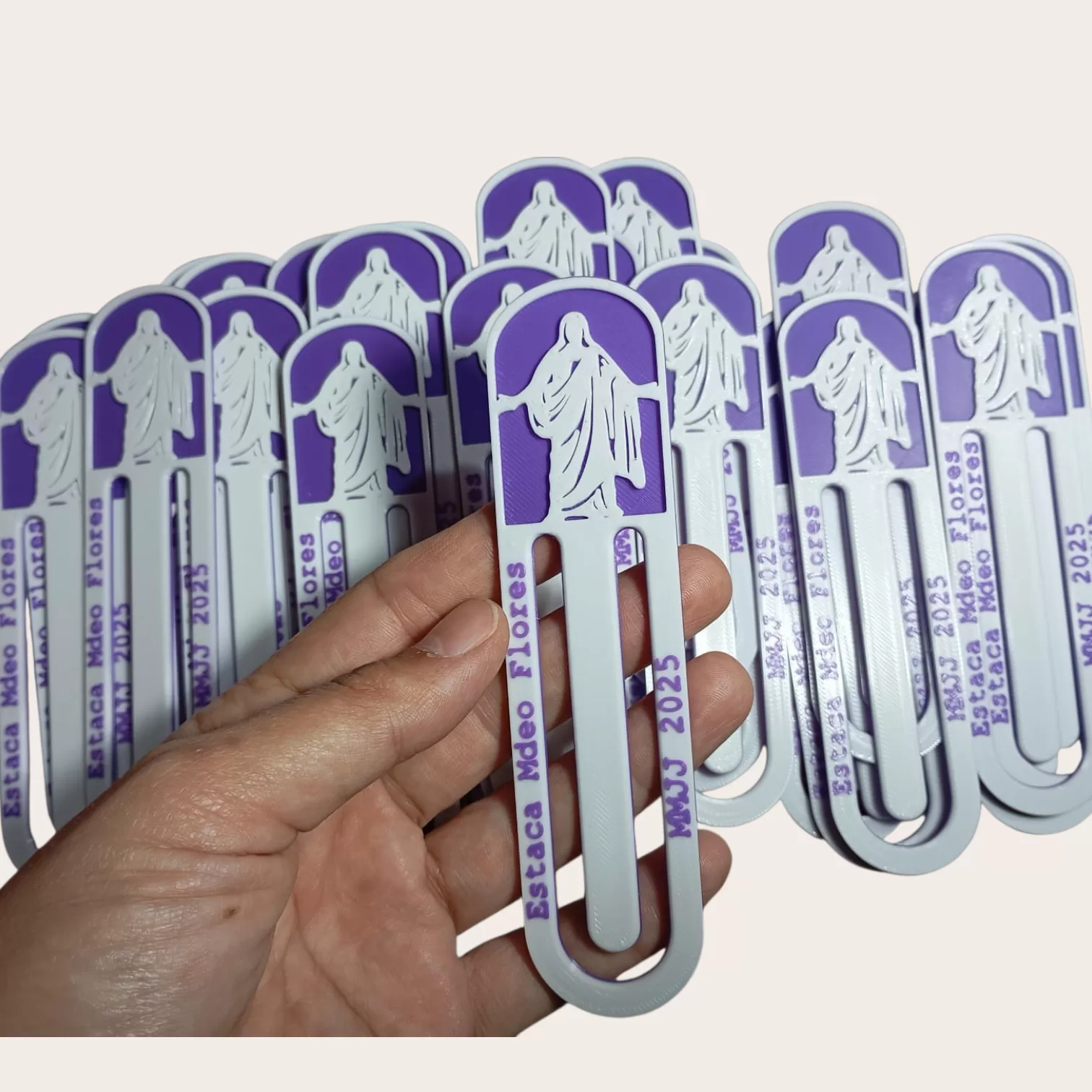 Marcapáginas Personalizado con Figura de Cristo | Impresión 3D - Color a Elección