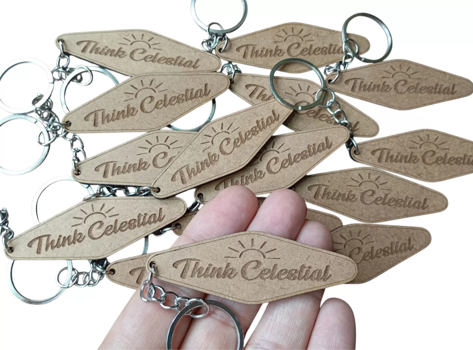 Llavero Piensa Celestial en MDF Natural | Think Celestial - Español e Inglés